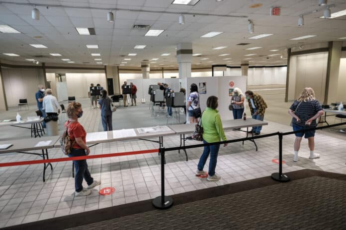 20201011cr poll watchers 1