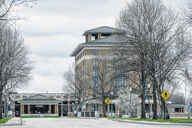 127725825_web1_20211126cr-crh-exterior-1