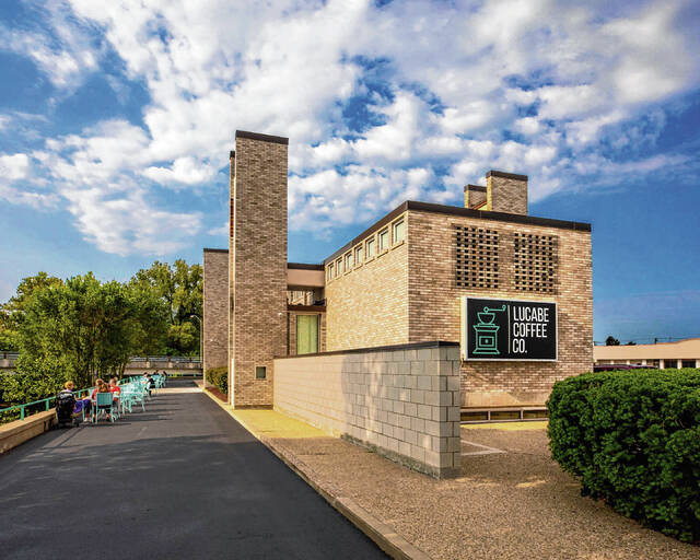 127742876_web1_20211208cr-coffee-shop-1