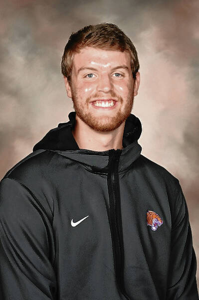 128013306_web1_20220120cr-alex-gross