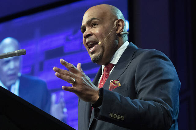 128111445_web1_128111445-93879c72c26341439443846629f1f32d