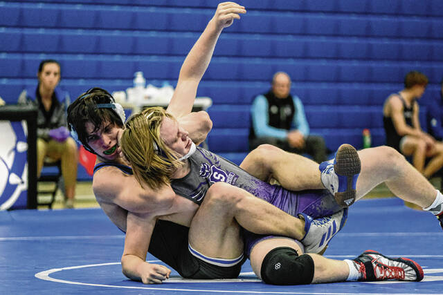 128153958_web1_20220105cr-north-wrestling-15