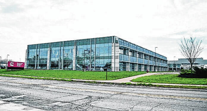 128532852_web1_20220404st-cummins