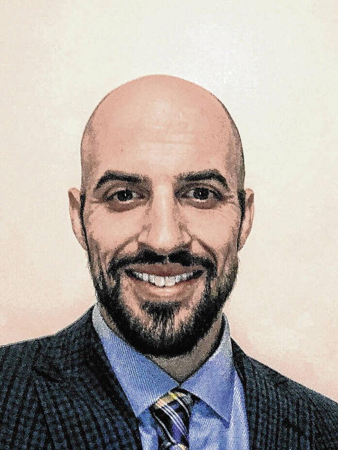 128567539_web1_20220410cr-Ross-ron