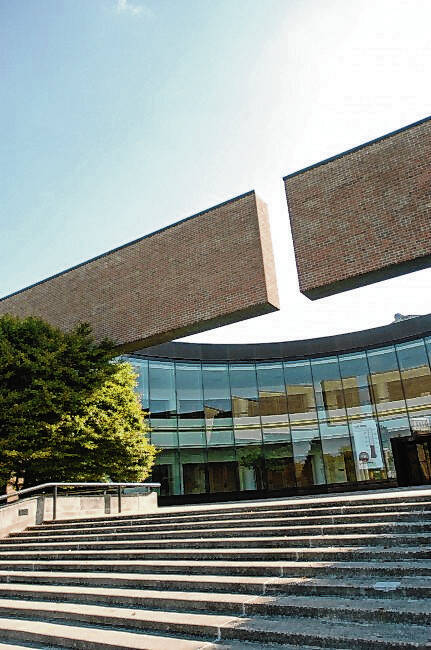 128760136_web1_20220127cr-columbus-city-hall