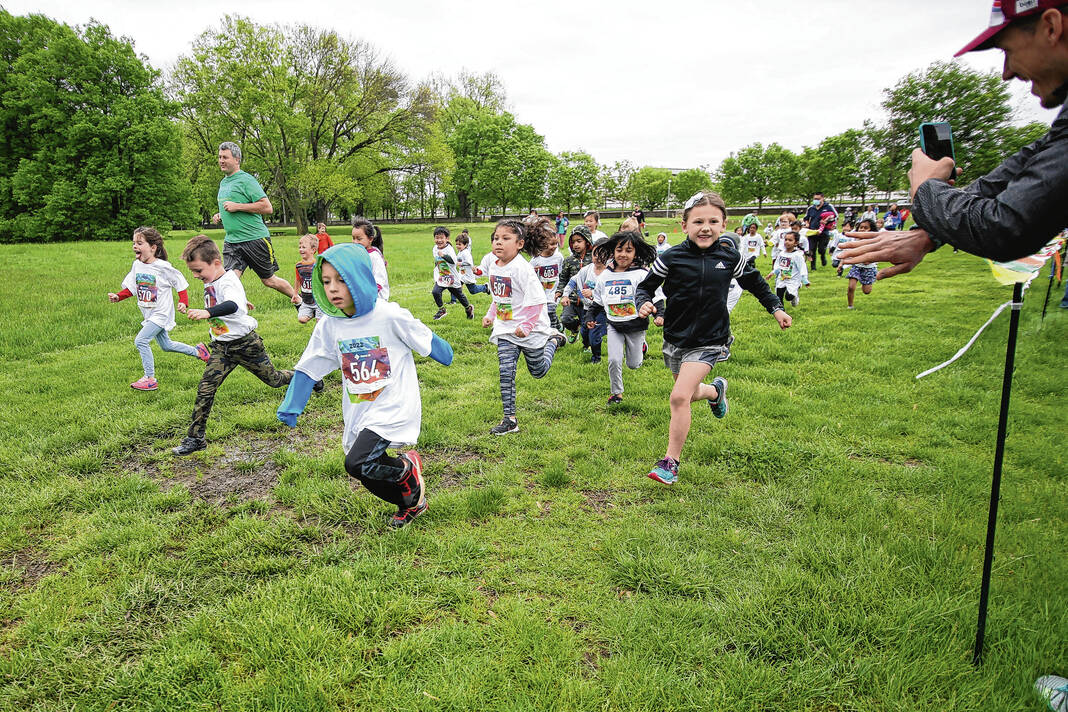 Saturday Morning Stroll: Kids take part in Elementary School Fitness Run, Walk and Roll