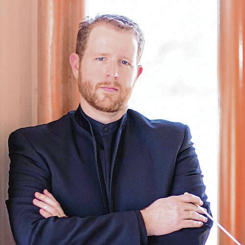 129948691_web1_20221020cr-orchestra-conductor-2