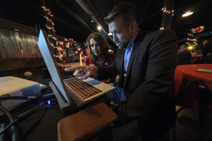 20221109cr-GOP-watch-party-13