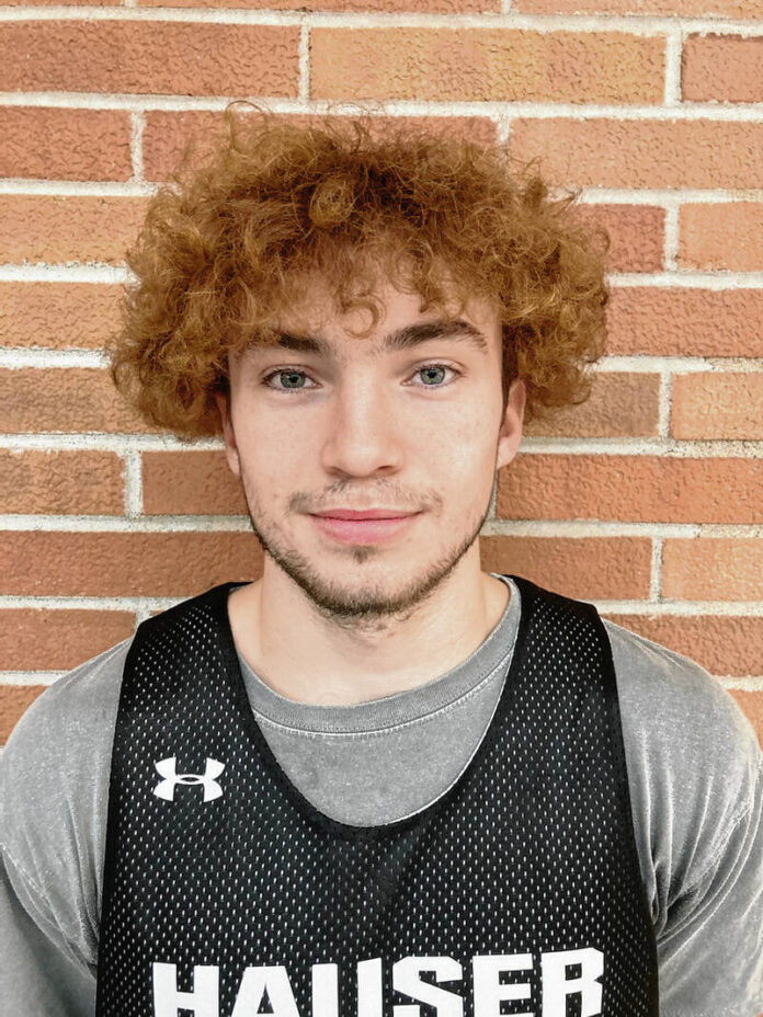 130525181_web1_Alex-Cord