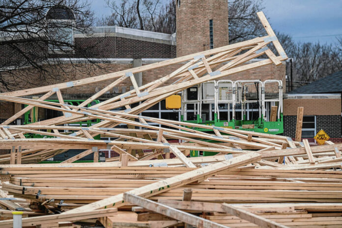 130695817_web1_20230210cr-gas-station-wind-damage-3