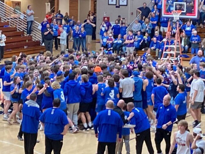 130866997_web1_Jennings-celebration