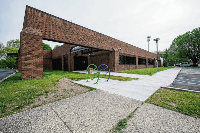 131131920_web1_20230421cr-utilities-ribbon-cutting-1