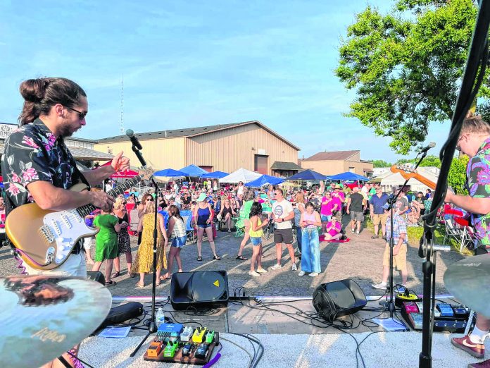 20230613cr-hogstock-folo