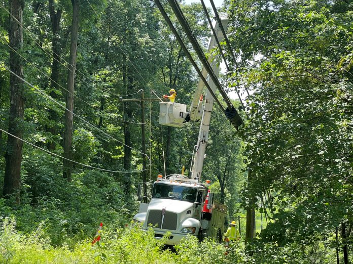 Photo_Duke Energy crews work to restore power