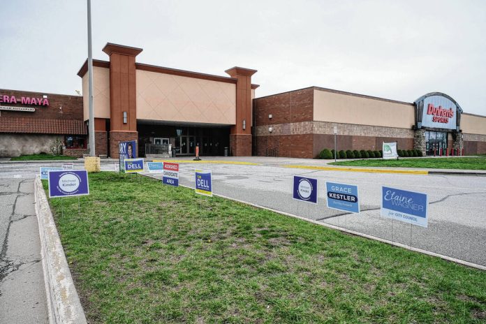 131820026_web1_20230405cr-first-day-voting-1