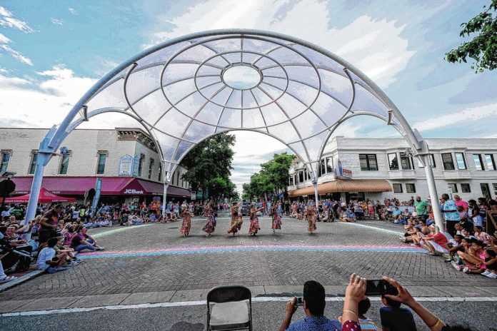 132014654_web1_20230828cr-exhibit-dance-16