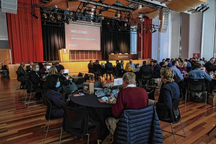 132125361_web1_20211109cr-business-outook-panel-1