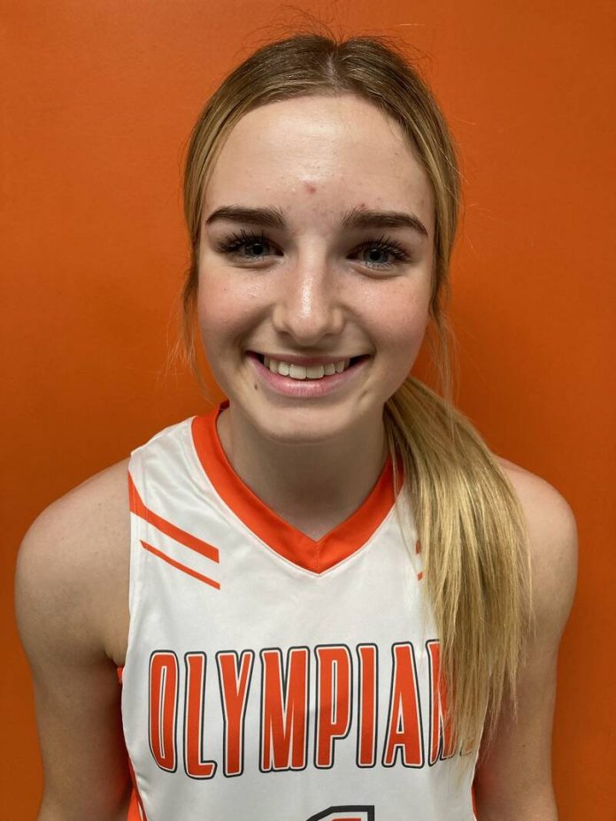 132313825_web1_Kenzi-Cheek