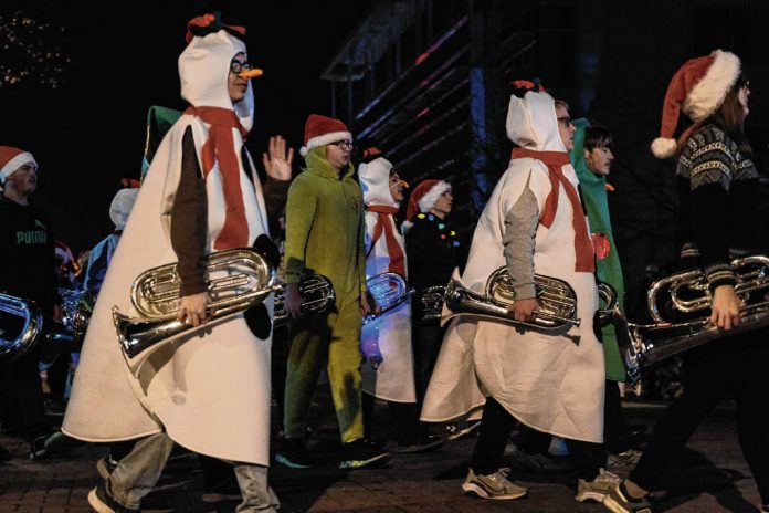 132350534_web1_20211206cr-festival-of-lights-23