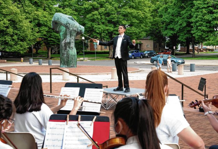 132393054_web1_20231213cr-go-orchestra-concert