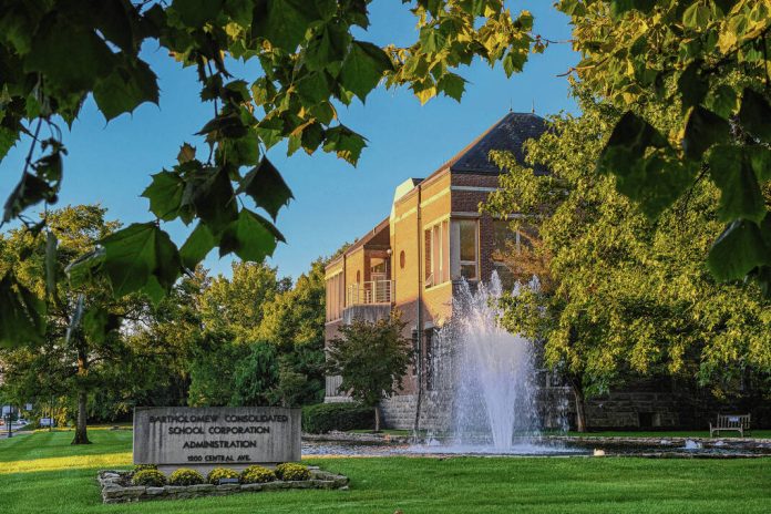 133704901_web1_202209XXCR-BCSC-admin-building-2