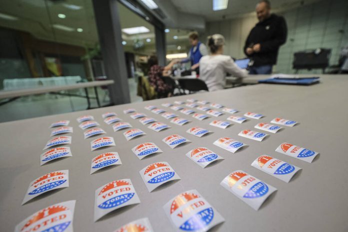 133777511_web1_20231016cr-early-voting-4