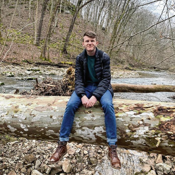 133894067_web1_20231004cr-Colors-Moms-Justin-spoon