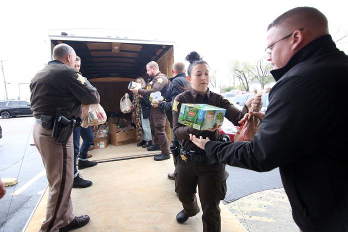 20241122cr-sheriff-food-donation-2