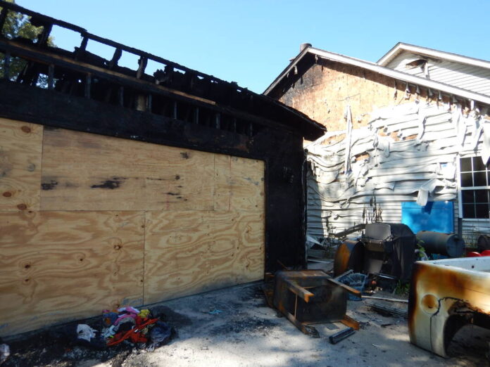 135114103_web1_housefire1