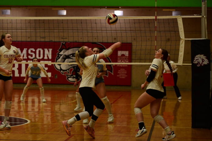 135627135_web1_20251108cr-iuc-volleyball-015