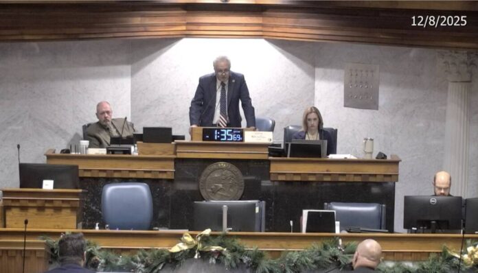 135759930_web1_thumbnail_hearing_01