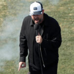 How many feet are in 500 miles? Nobody knows, at least Nate Bargatze doesn’t at the Daytona 500